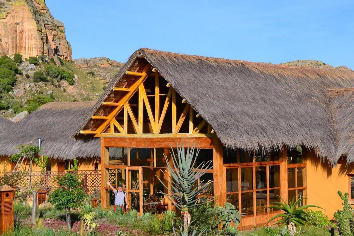 Satrana Lodge Ranohira Exterior foto